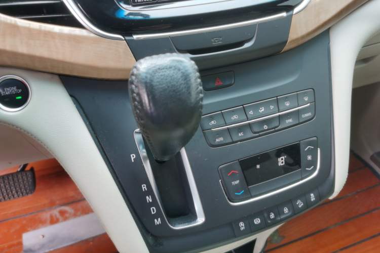 Used Buick GL8 2017 ES 28T Comfort Model China V Standard Gear Lever