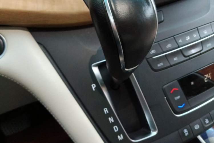 Used Buick GL8 2017 ES 28T Comfort Model China V Standard Gear Lever