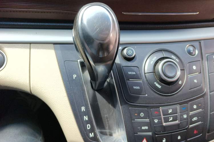 Used Buick GL8 2017 25S Luxury Version China V Standard Gear Lever