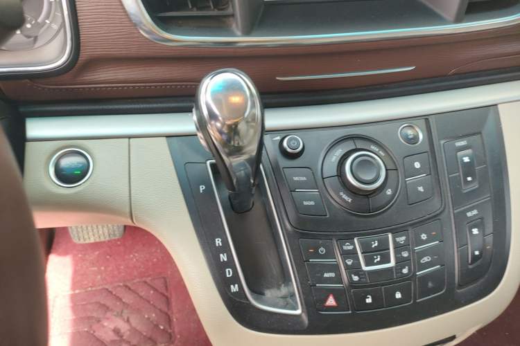 Used Buick GL8 2017 25S Prestige Version China V Standard Gear Lever