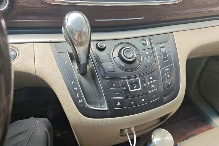 Used Buick GL8 2017 25S Luxury Version China V Standard Gear Lever
