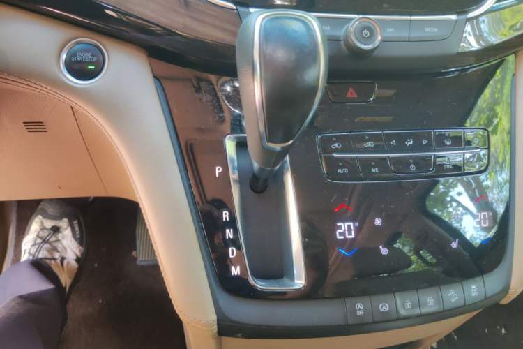 Used Buick GL8 2017 ES 28T Luxury Model China V Standard Gear Lever