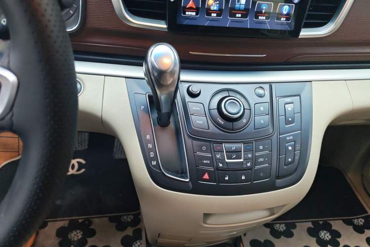 Used Buick GL8 2017 25S Prestige Version China V Standard Gear Lever