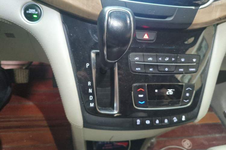 Used Buick GL8 2017 ES 28T Comfort Model China V Standard Gear Lever
