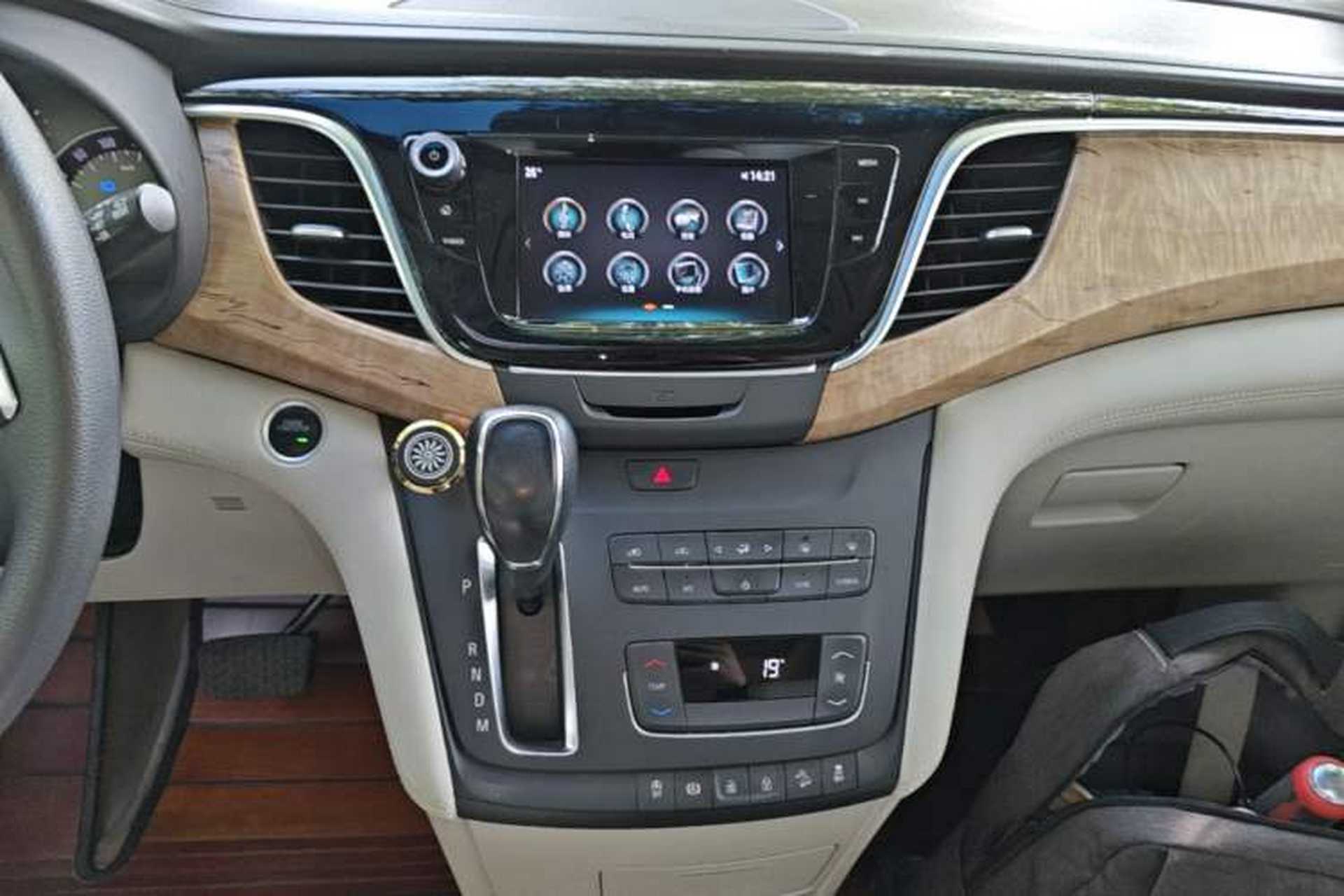 Used Buick GL8 2017 ES 28T Comfort Model China V Standard Gear Lever