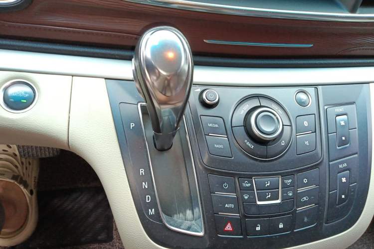Used Buick GL8 2017 25S Luxury Version China V Standard Gear Lever