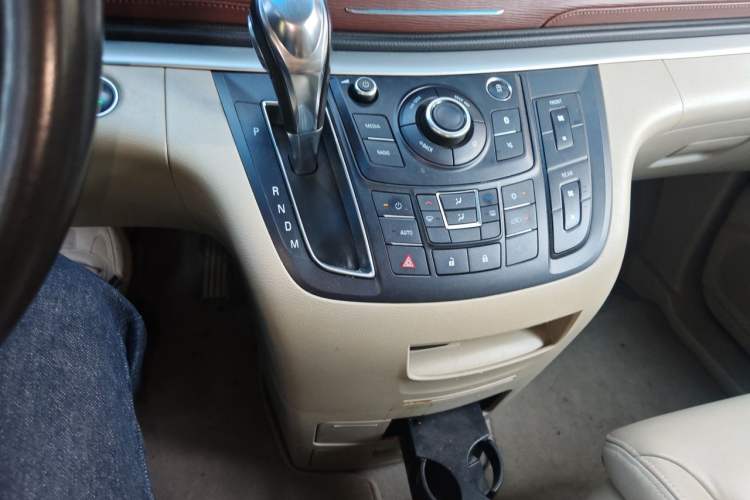 Used Buick GL8 2017 25S Luxury Version China V Standard Gear Lever