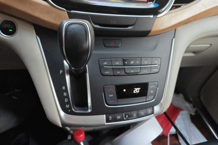 Used Buick GL8 2017 ES 28T Comfort Model China V Standard Gear Lever