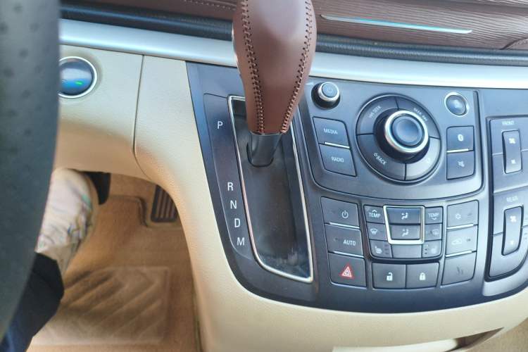 Used Buick GL8 2017 25S Prestige Version China V Standard Gear Lever