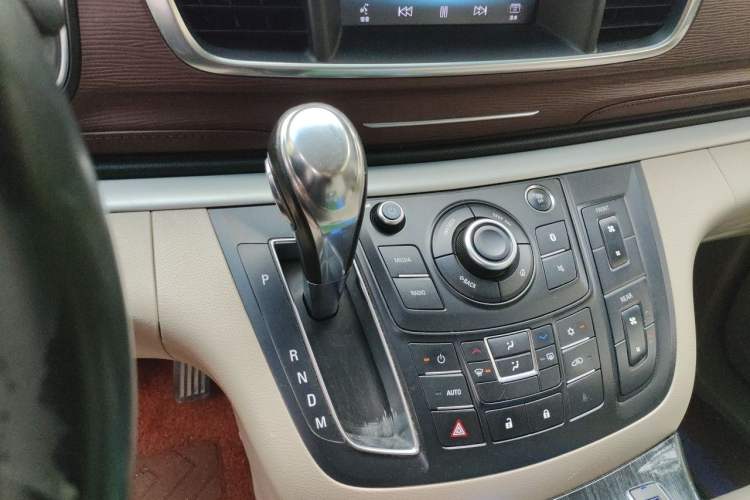 Used Buick GL8 2017 25S Luxury Version China V Standard Gear Lever