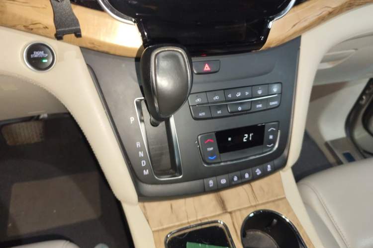 Used Buick GL8 2017 ES 28T Comfort Model China V Standard Gear Lever