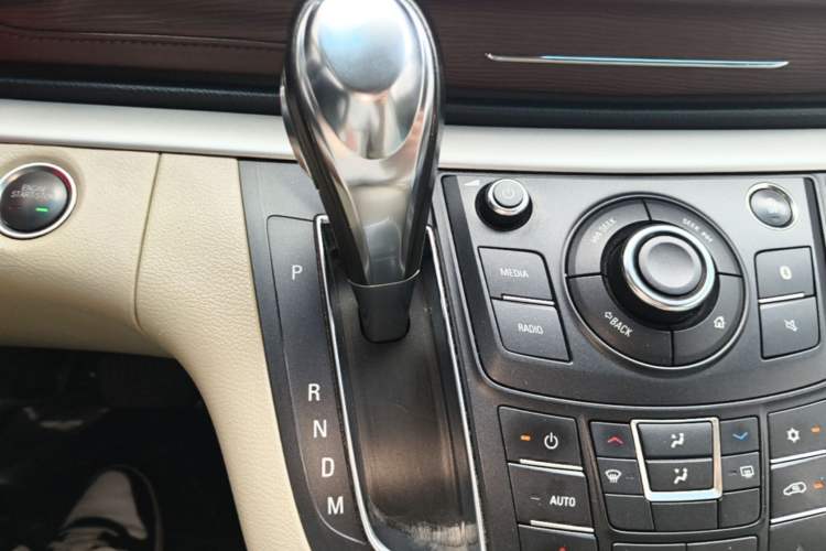 Used Buick GL8 2017 25S Luxury Version China V Standard Gear Lever