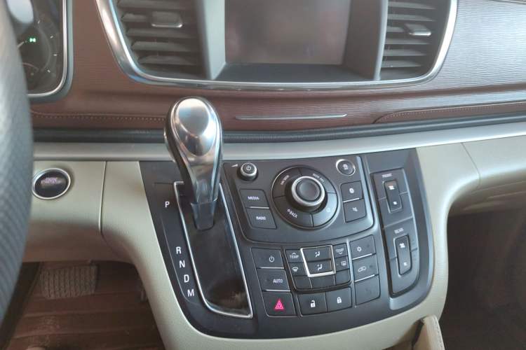 Used Buick GL8 2017 25S Luxury Version China V Standard Gear Lever