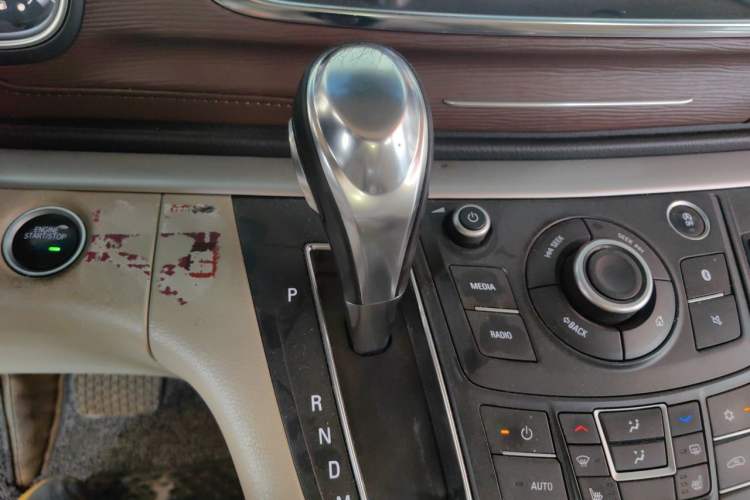 Used Buick GL8 2017 25S Prestige Version China V Standard Gear Lever