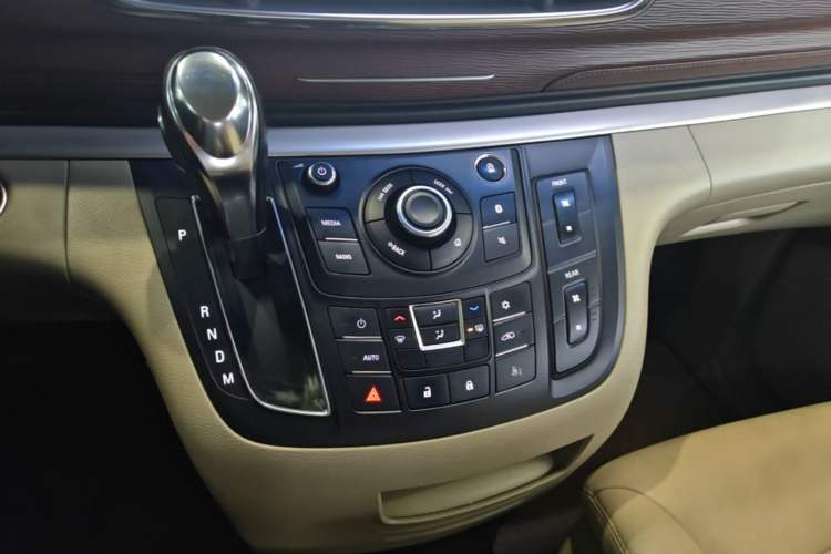 Used Buick GL8 2017 25S Comfort Version China V Standard Gear Lever