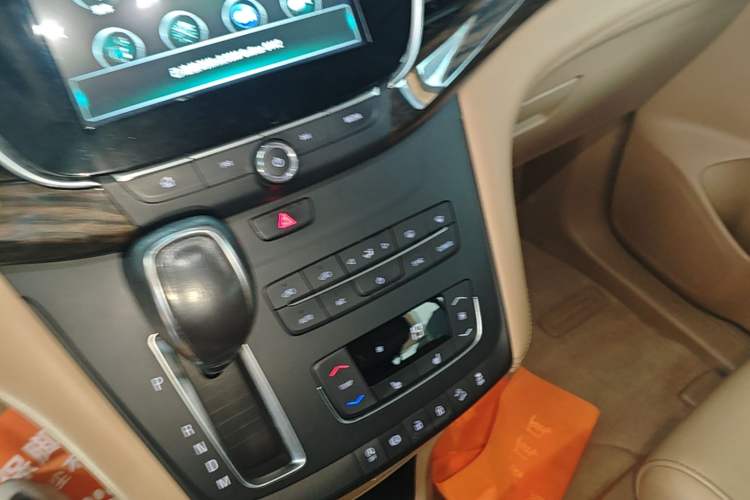 Used Buick GL8 2017 ES 28T Premium Version China V Standard Gear Lever