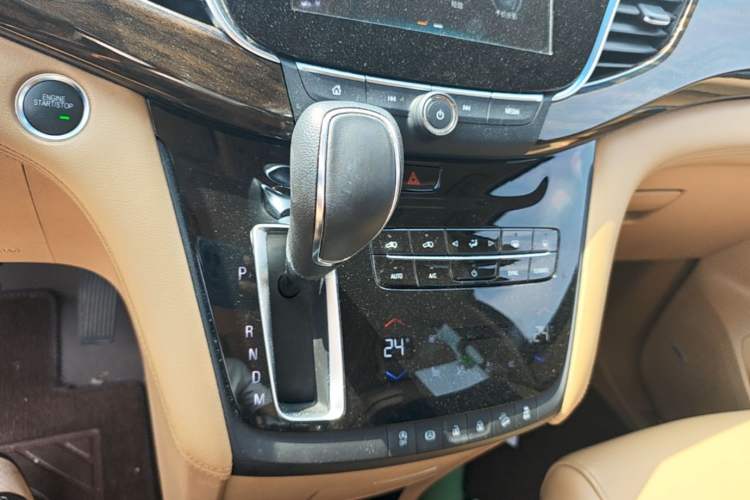 Used Buick GL8 2017 ES 28T Flagship Model China V Standard Gear Lever