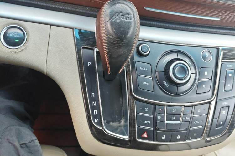 Used Buick GL8 2017 25S Luxury Version China V Standard Gear Lever