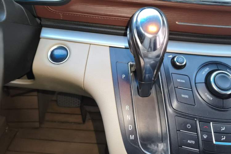 Used Buick GL8 2017 25S Luxury Version China V Standard Gear Lever