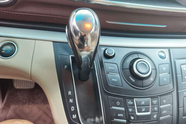 Used Buick GL8 2017 25S Prestige Version China V Standard Gear Lever