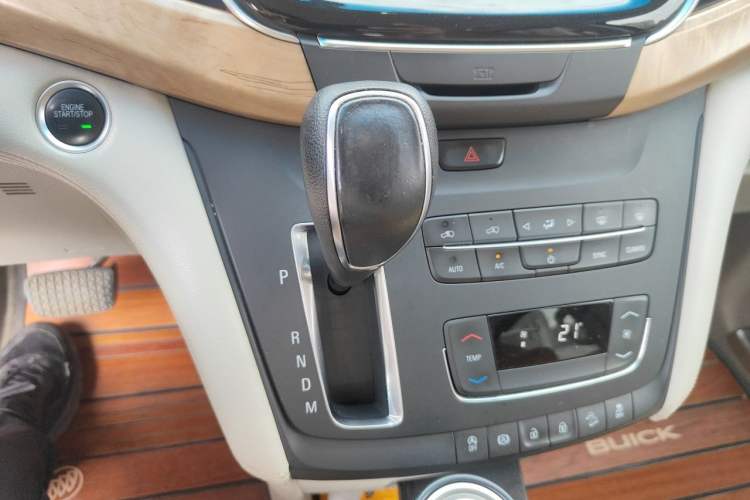 Used Buick GL8 2017 ES 28T Comfort Model China V Standard Gear Lever