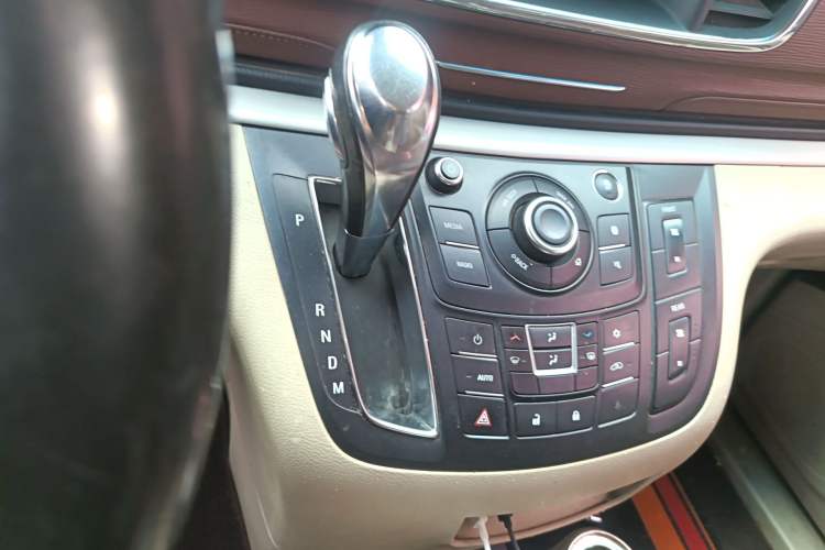 Used Buick GL8 2017 25S Luxury Version China V Standard Gear Lever