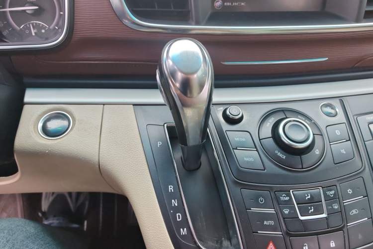 Used Buick GL8 2017 25S Luxury Version China V Standard Gear Lever