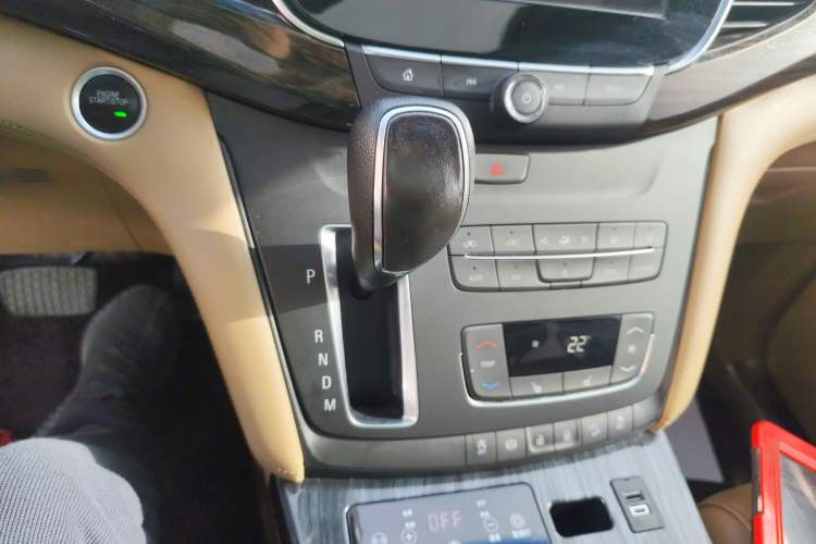 Used Buick GL8 2017 ES 28T Premium Version China V Standard Gear Lever