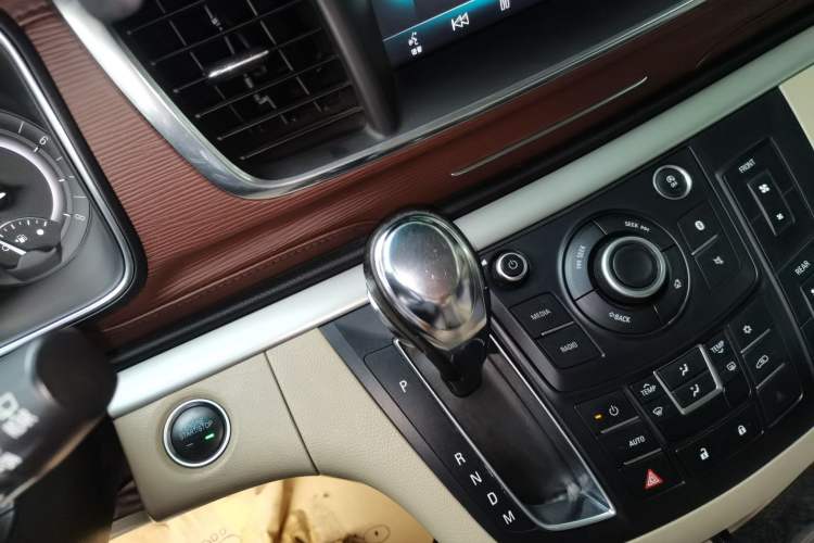 Used Buick GL8 2017 25S Comfort Version China V Standard Gear Lever