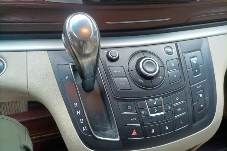 Used Buick GL8 2017 25S Luxury Version China V Standard Gear Lever
