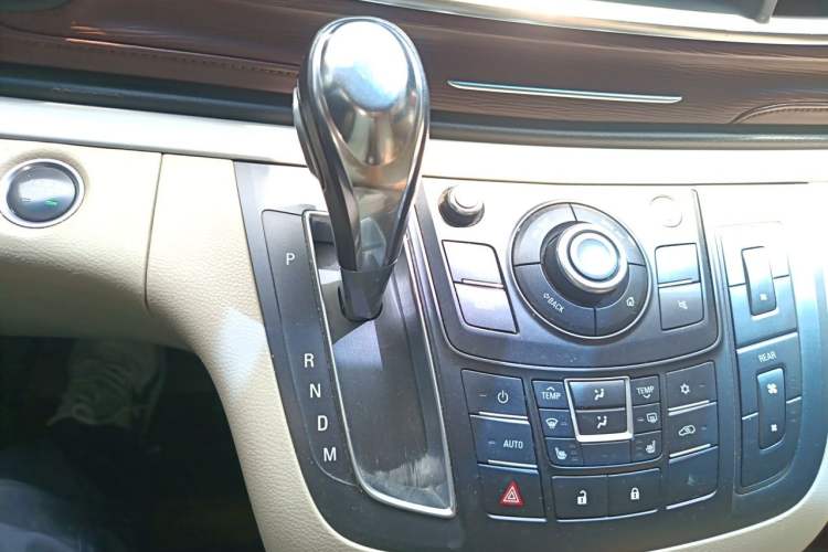 Used Buick GL8 2017 25S Luxury Version China V Standard Gear Lever