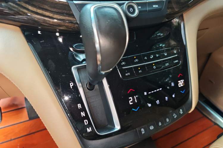 Used Buick GL8 2017 ES 28T Flagship Model China V Standard Gear Lever