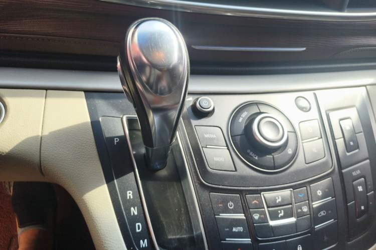 Used Buick GL8 2017 25S Luxury Version China V Standard Gear Lever