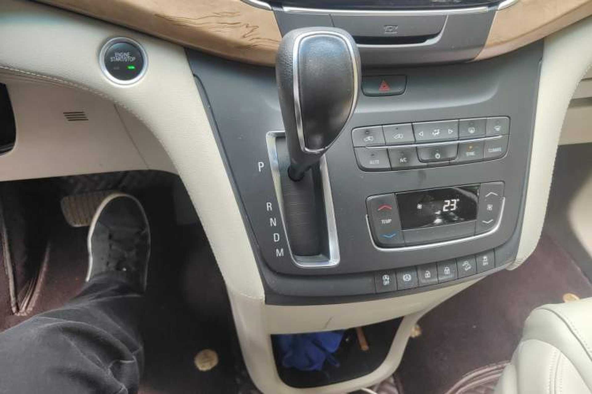 Used Buick GL8 2017 ES 28T Comfort Model China V Standard Gear Lever