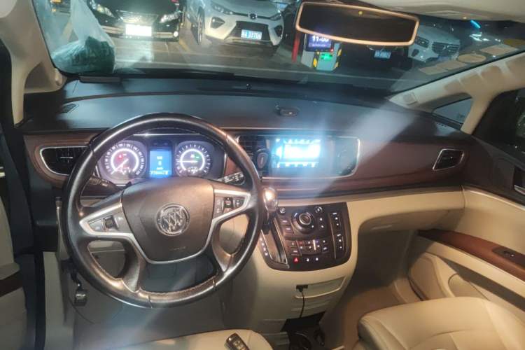 Used Buick GL8 2017 25S Luxury Version China V Standard Interior 2