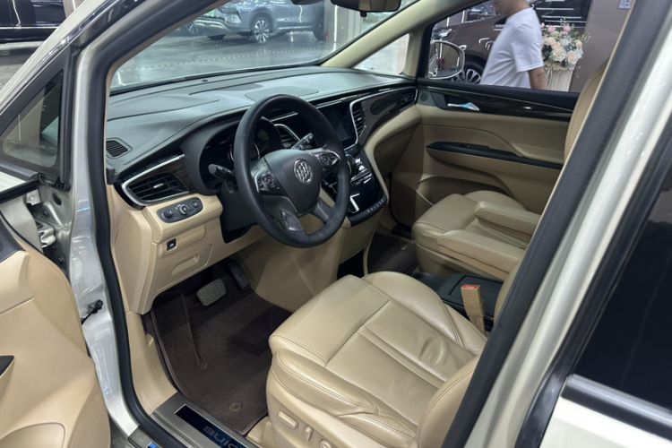 Used Buick GL8 2017 ES 28T Luxury Model China V Standard Interior 3