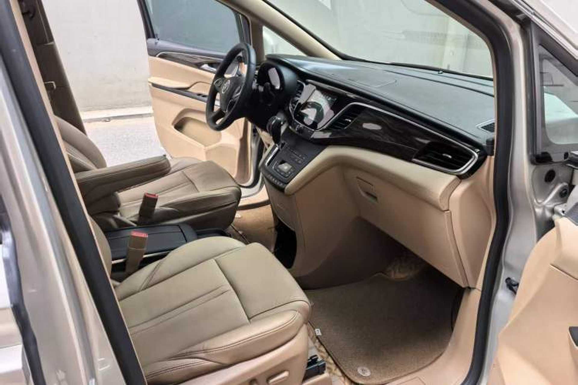 Used Buick GL8 2017 ES 28T Premium Version China V Standard Interior 4