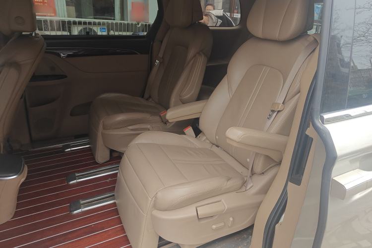 Used Buick GL8 2017 ES 28T Luxury Model China V Standard Interior 4