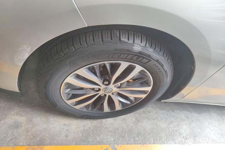 Used Buick GL8 2017 ES 28T Luxury Model China V Standard Left Front Wheel Hub