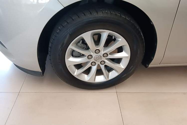 Used Buick GL8 2017 ES 28T Premium Version China V Standard Left Front Wheel Hub