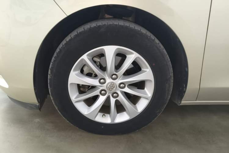 Used Buick GL8 2017 ES 28T Premium Version China V Standard Left Front Wheel Hub