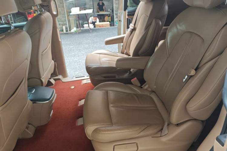 Used Buick GL8 2017 ES 28T Premium Version China V Standard Left Rear Seat