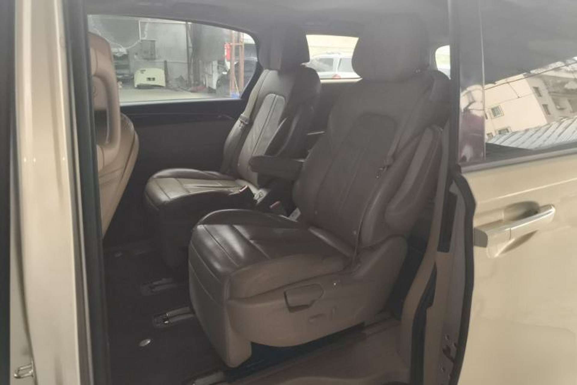 Used Buick GL8 2017 ES 28T Luxury Model China V Standard Left Rear Seat