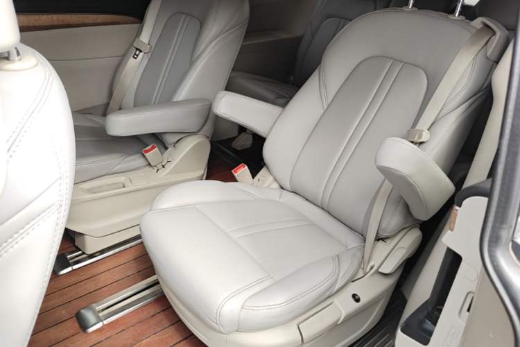 Used Buick GL8 2017 ES 28T Comfort Model China V Standard Left Rear Seat