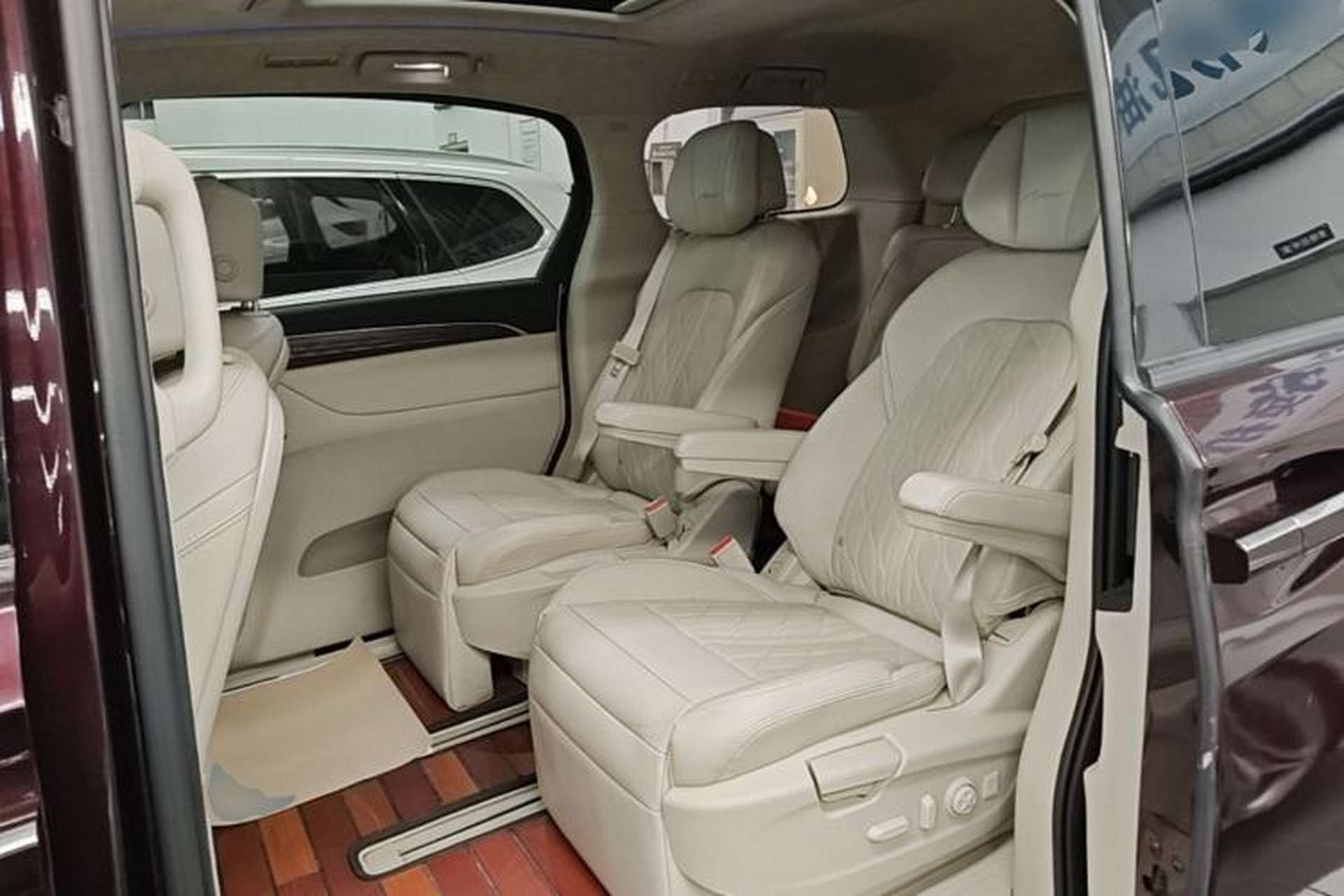 Used Buick GL8 2017 28T Avenir Avia National Emission Standard V Left Rear Seat
