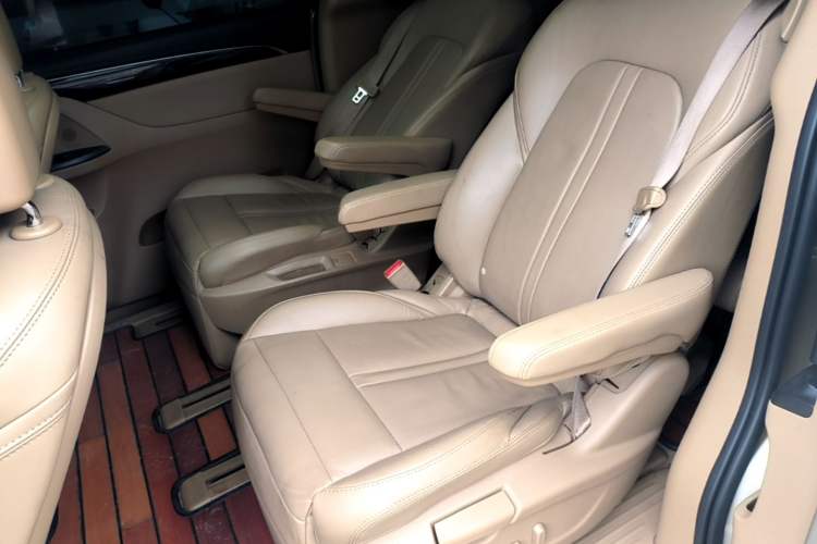 Used Buick GL8 2017 ES 28T Luxury Model China V Standard Left Rear Seat