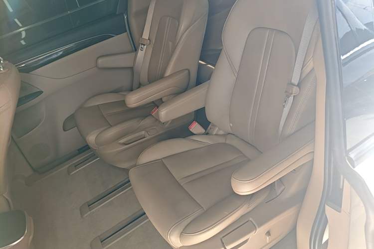 Used Buick GL8 2017 ES 28T Premium Version China V Standard Left Rear Seat