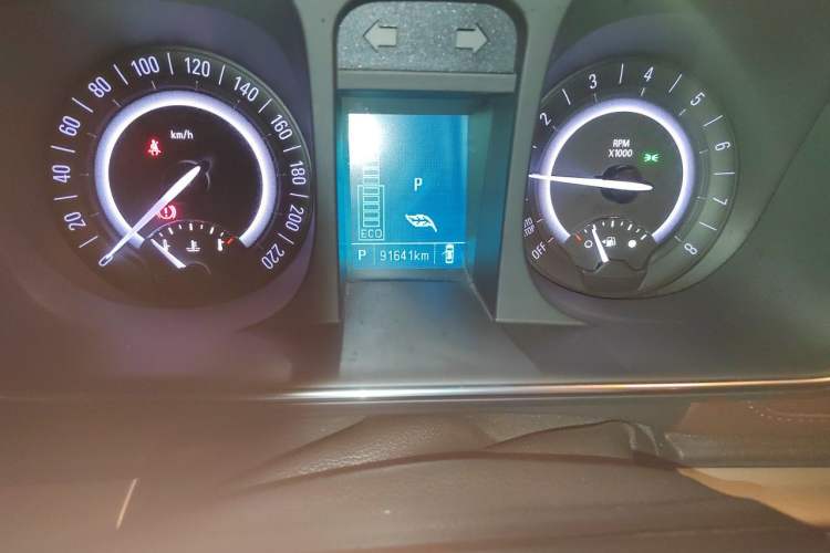 Used Buick GL8 2017 25S Luxury Version China V Standard Odometer Close Up