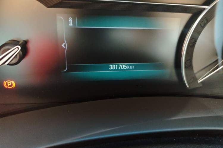 Used Buick GL8 2017 ES 28T Premium Version China V Standard Odometer Close Up