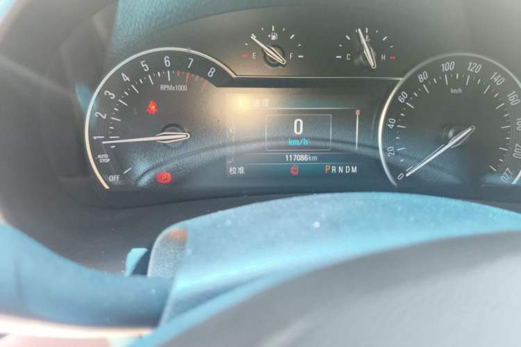 Used Buick GL8 2017 ES 28T Luxury Model China V Standard Odometer Close Up